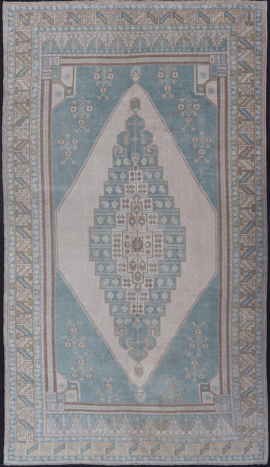 Large Vintage Turkish Oushak Rug with Central Medallion in Blue and Cream Faded vintage Turkish Oushak rug with Central Medallion in cream and blue, rug TU - MTU - 6011, country of origin / type: Turkey / Oushak, circa 1940 This sublime a... - Keivan Woven ArtsTU - MTU - 6011 - 19220
