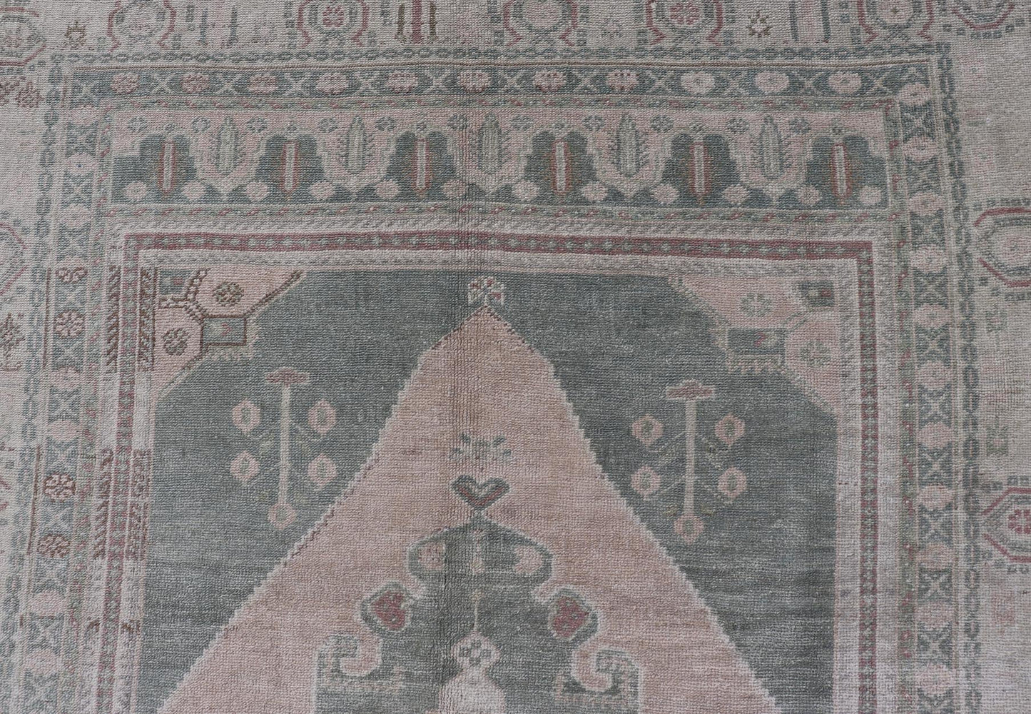 Vintage Oushak Rug in Muted Taupe, Lavender, Blush and Light Brown Measures: 5'6 x 8'8 Turkish Oushak rug with taupe, Keivan Woven Arts rug/TU - MTU - 6018 country of origin / type: Turkey / 1940, - Keivan Woven ArtsTU - MTU - 6018 - 19046Rug