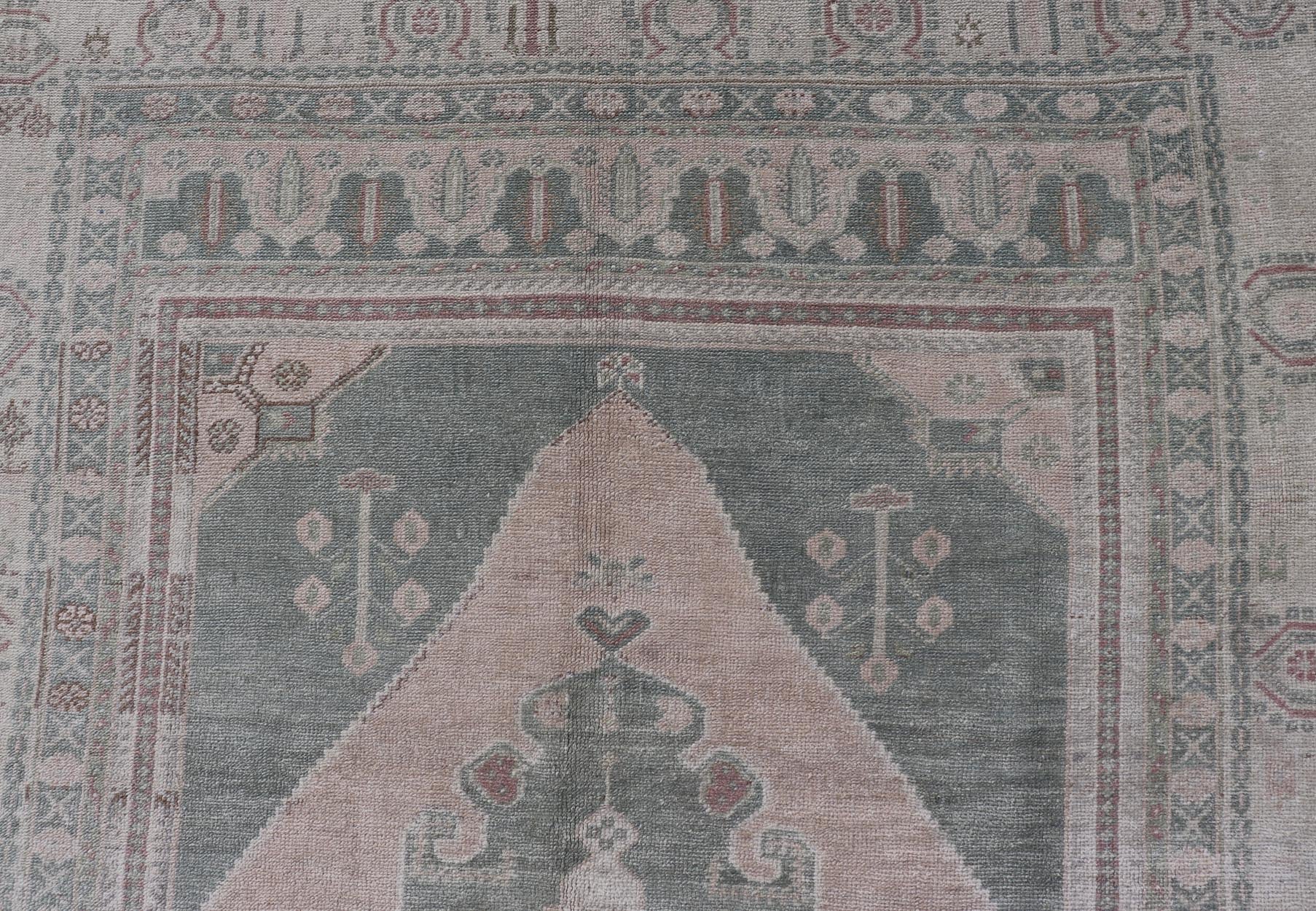 Vintage Oushak Rug in Muted Taupe, Lavender, Blush and Light Brown Measures: 5'6 x 8'8 Turkish Oushak rug with taupe, Keivan Woven Arts rug/TU - MTU - 6018 country of origin / type: Turkey / 1940, - Keivan Woven ArtsTU - MTU - 6018 - 19046Rug