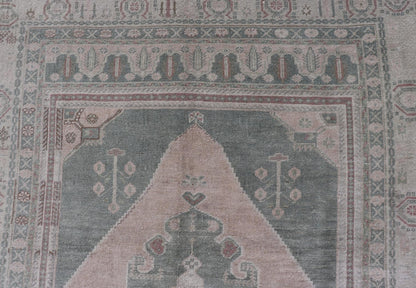 Vintage Oushak Rug in Muted Taupe, Lavender, Blush and Light Brown Measures: 5'6 x 8'8 Turkish Oushak rug with taupe, Keivan Woven Arts rug/TU - MTU - 6018 country of origin / type: Turkey / 1940, - Keivan Woven ArtsTU - MTU - 6018 - 19046Rug