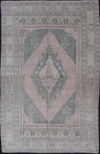 Vintage Oushak Rug in Muted Taupe, Lavender, Blush and Light Brown Measures: 5'6 x 8'8 Turkish Oushak rug with taupe, Keivan Woven Arts rug/TU - MTU - 6018 country of origin / type: Turkey / 1940, - Keivan Woven ArtsTU - MTU - 6018 - 19046Rug