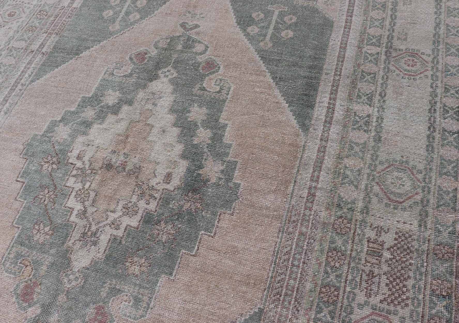 Vintage Oushak Rug in Muted Taupe, Lavender, Blush and Light Brown Measures: 5'6 x 8'8 Turkish Oushak rug with taupe, Keivan Woven Arts rug/TU - MTU - 6018 country of origin / type: Turkey / 1940, - Keivan Woven ArtsTU - MTU - 6018 - 19046Rug