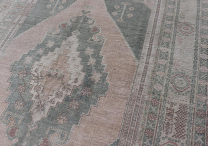 Vintage Oushak Rug in Muted Taupe, Lavender, Blush and Light Brown Measures: 5'6 x 8'8 Turkish Oushak rug with taupe, Keivan Woven Arts rug/TU - MTU - 6018 country of origin / type: Turkey / 1940, - Keivan Woven ArtsTU - MTU - 6018 - 19046Rug