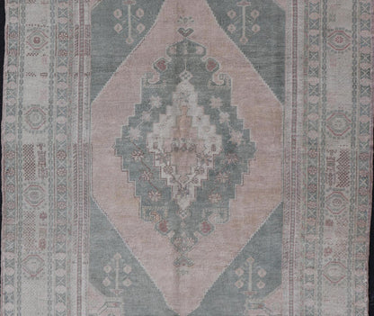 Vintage Oushak Rug in Muted Taupe, Lavender, Blush and Light Brown Measures: 5'6 x 8'8 Turkish Oushak rug with taupe, Keivan Woven Arts rug/TU - MTU - 6018 country of origin / type: Turkey / 1940, - Keivan Woven ArtsTU - MTU - 6018 - 19046Rug