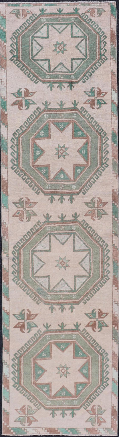 Measures: 2'10 x 11'4 Vintage Turkish Oushak Runner with Repeating Geometric Design in Tan and Green. Keivan Woven Arts / rug/ TU - MTU - 914, Keivan Woven Arts / country of origin / type: Turkey / Oushak, circa 1950 This vintage Oushak runner (circ... - Keivan Woven ArtsTU - MTU - 914 - 21973Rug