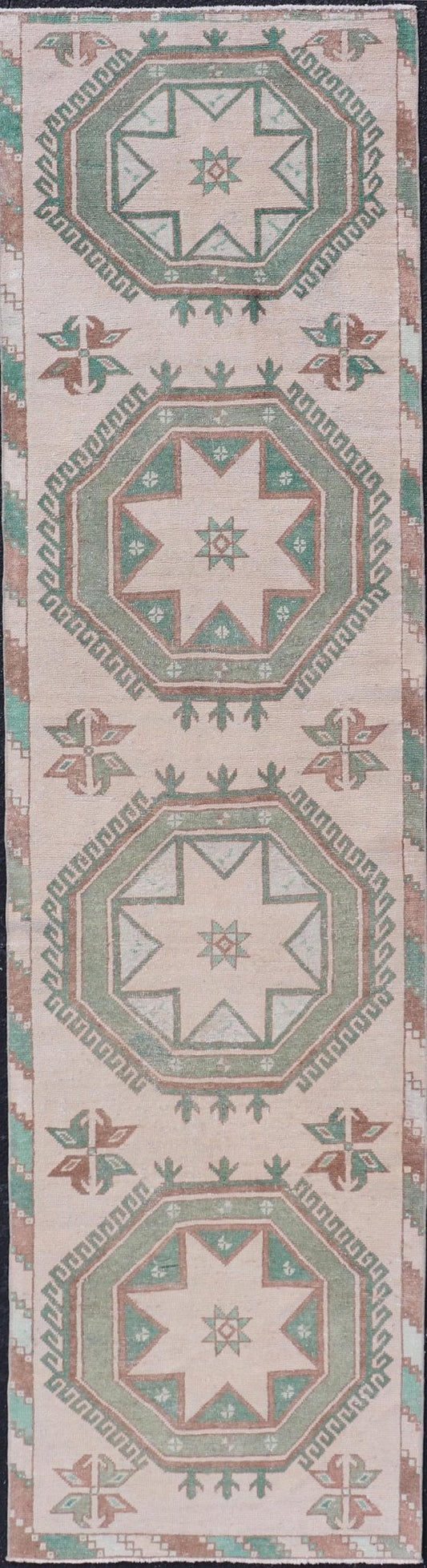 Measures: 2'10 x 11'4 Vintage Turkish Oushak Runner with Repeating Geometric Design in Tan and Green. Keivan Woven Arts / rug/ TU - MTU - 914, Keivan Woven Arts / country of origin / type: Turkey / Oushak, circa 1950 This vintage Oushak runner (circ... - Keivan Woven ArtsTU - MTU - 914 - 21973Rug