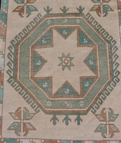 Measures: 2'10 x 11'4 Vintage Turkish Oushak Runner with Repeating Geometric Design in Tan and Green. Keivan Woven Arts / rug/ TU - MTU - 914, Keivan Woven Arts / country of origin / type: Turkey / Oushak, circa 1950 This vintage Oushak runner (circ... - Keivan Woven ArtsTU - MTU - 914 - 21973Rug