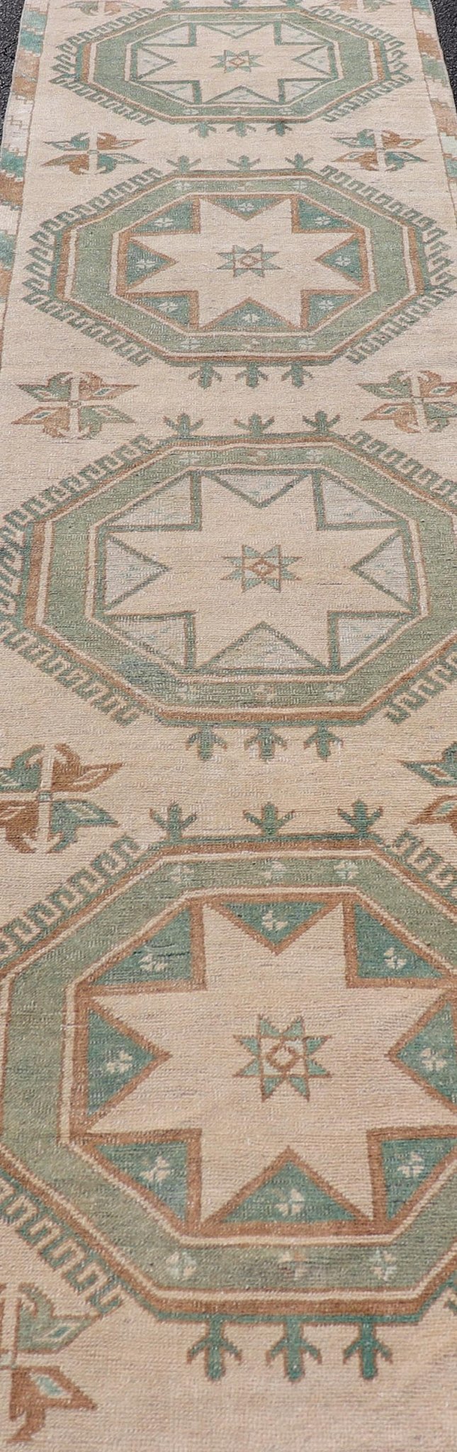 Measures: 2'10 x 11'4 Vintage Turkish Oushak Runner with Repeating Geometric Design in Tan and Green. Keivan Woven Arts / rug/ TU - MTU - 914, Keivan Woven Arts / country of origin / type: Turkey / Oushak, circa 1950 This vintage Oushak runner (circ... - Keivan Woven ArtsTU - MTU - 914 - 21973Rug