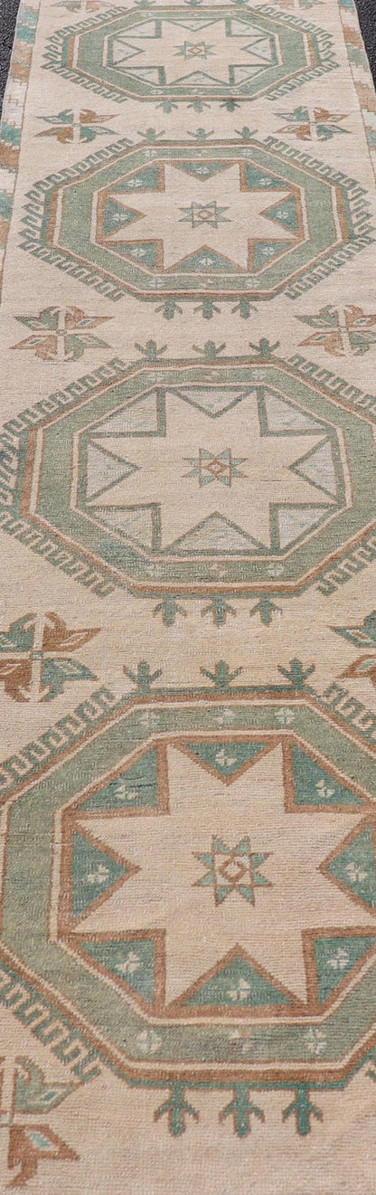 Measures: 2'10 x 11'4 Vintage Turkish Oushak Runner with Repeating Geometric Design in Tan and Green. Keivan Woven Arts / rug/ TU - MTU - 914, Keivan Woven Arts / country of origin / type: Turkey / Oushak, circa 1950 This vintage Oushak runner (circ... - Keivan Woven ArtsTU - MTU - 914 - 21973Rug