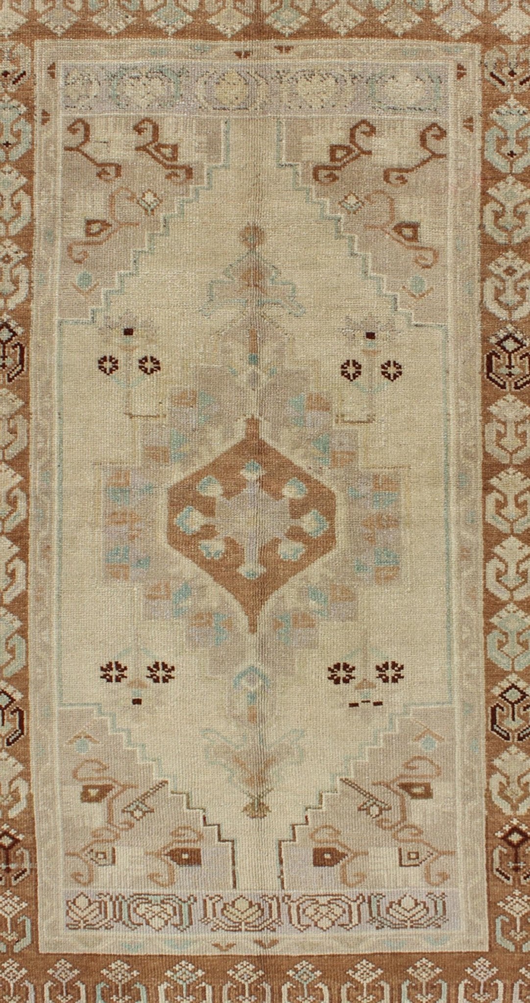 Center Medallion Vintage Turkish Oushak Rug in Brown, Taupe, Ivory, Gray, rug mtu - 95051, country of origin / type: Turkey / Oushak, circa mid - 20th century This vintage Turkish Oushak rug (circa mid - 20th century) features a unique blend of colors... - Keivan Woven ArtsTU - MTU - 95051 - 3688Rug