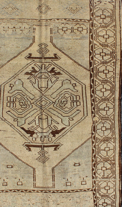 Geometric Tribal Vintage Turkish Oushak Rug in Brown, Cream, Light Blue and Tan. Keivan Woven Arts / rug TU - MTU - 95055, country of origin / type: Turkey / Oushak, circa mid - 20th century This vintage Turkish Oushak rug (circa mid - 20th century) fea... - Keivan Woven ArtsTU - MTU - 95055 - 3898Rug