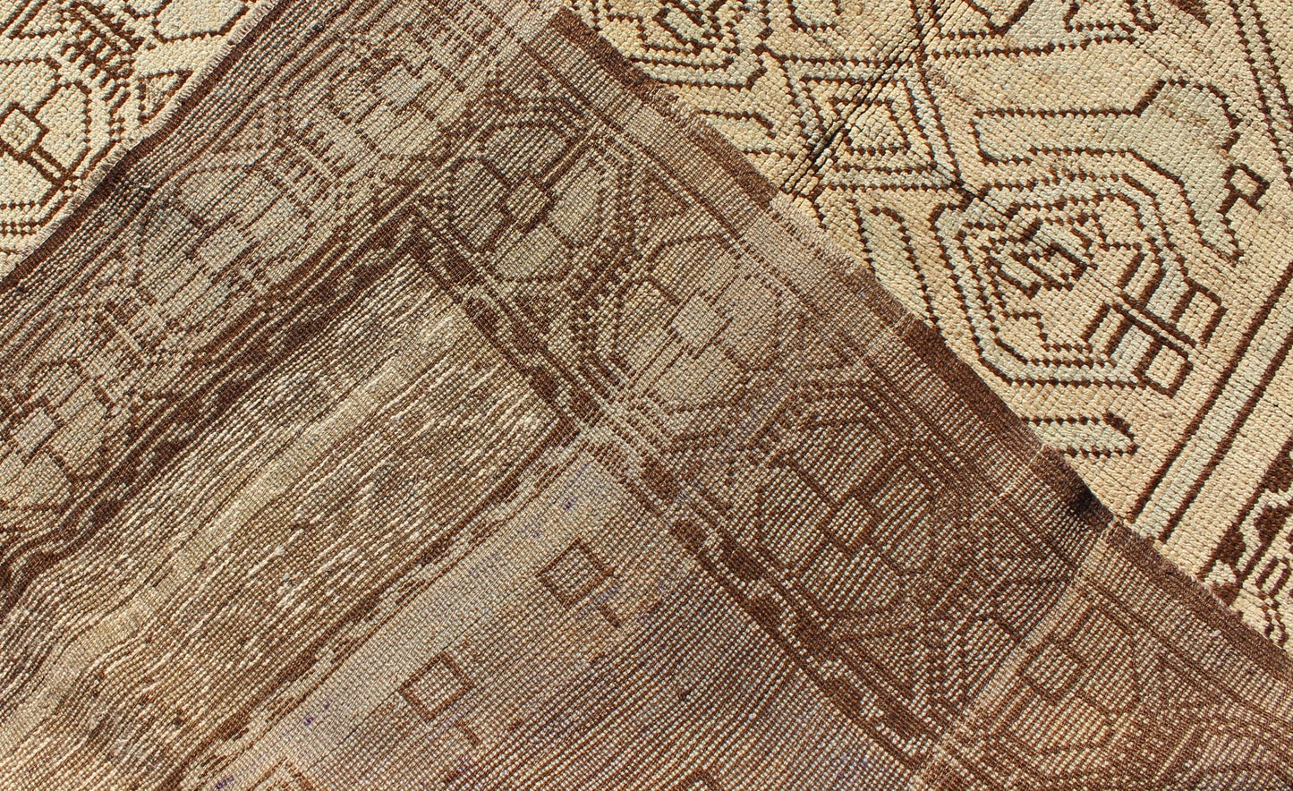Geometric Tribal Vintage Turkish Oushak Rug in Brown, Cream, Light Blue and Tan. Keivan Woven Arts / rug TU - MTU - 95055, country of origin / type: Turkey / Oushak, circa mid - 20th century This vintage Turkish Oushak rug (circa mid - 20th century) fea... - Keivan Woven ArtsTU - MTU - 95055 - 3898Rug