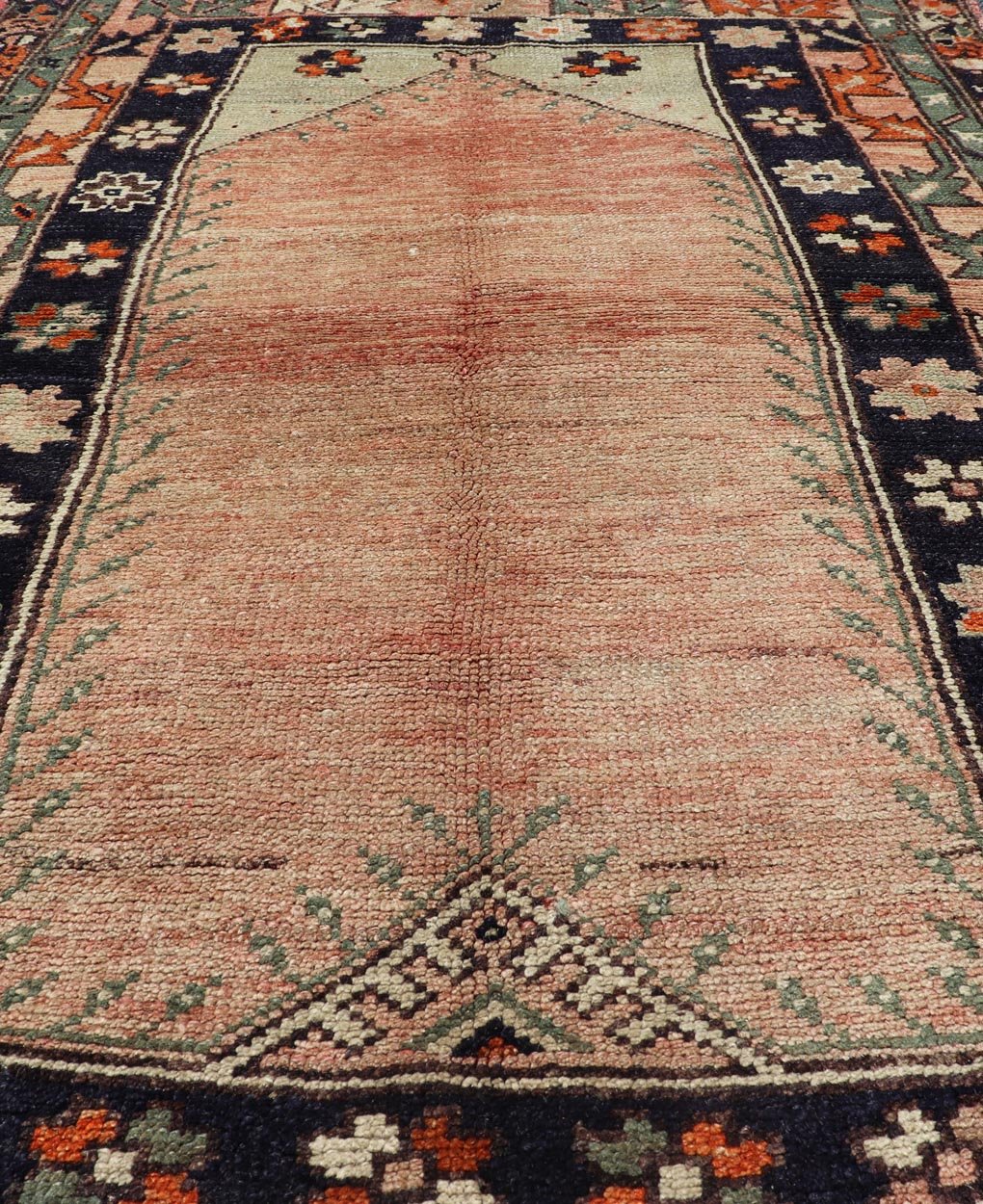 Keivan Woven Arts - Turkish Oushak Vintage Rug with Geometric design in shades of peach, navy blue and green. rug TU - MTU - 95086, country of origin / type: Turkey / Oushak, circa mid - 20th century Measures: 3'8 x 6'2 This Oushak rug features a unique... - Keivan Woven ArtsTU - MTU - 95086 - 3698Rug