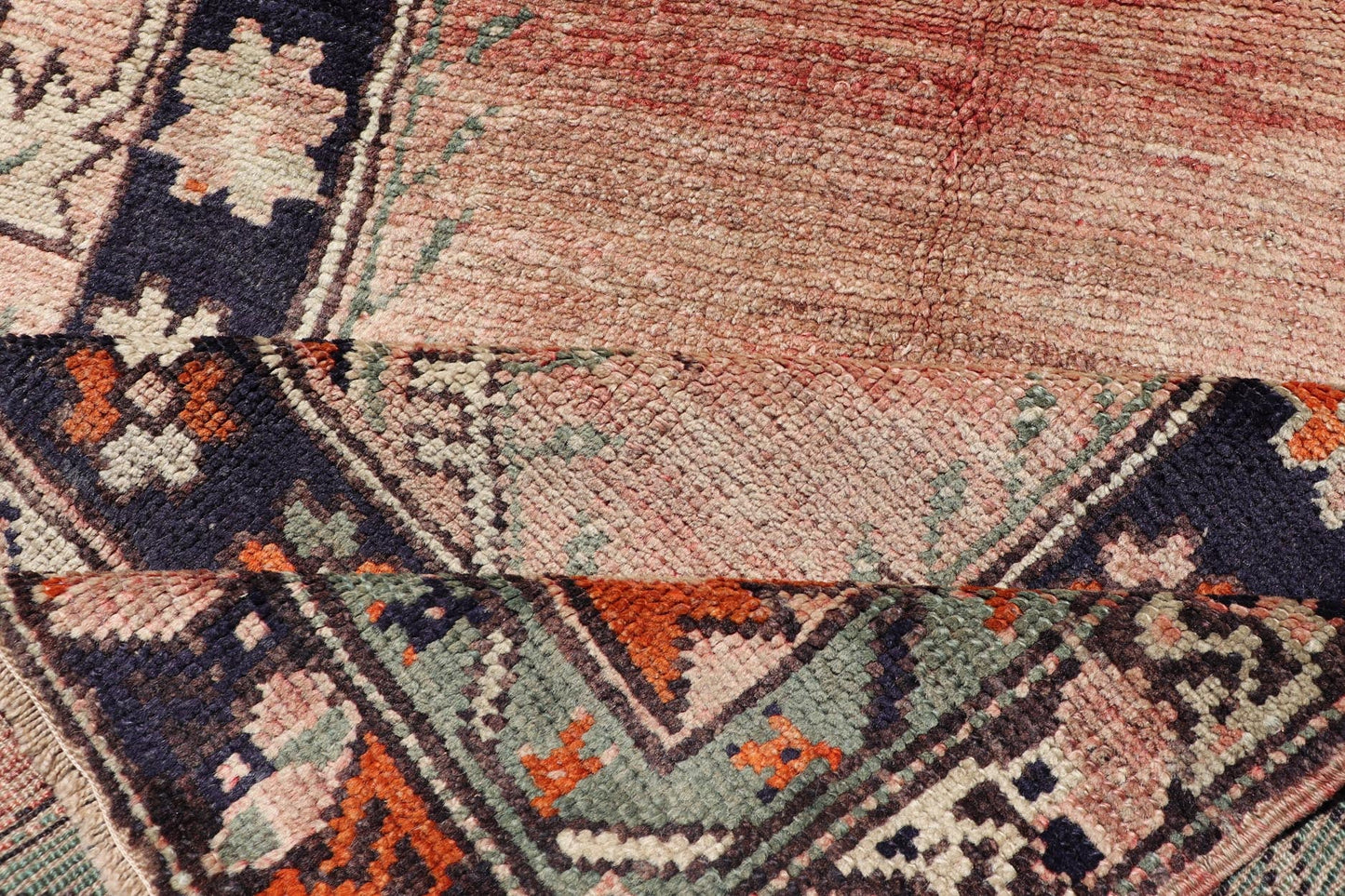 Keivan Woven Arts - Turkish Oushak Vintage Rug with Geometric design in shades of peach, navy blue and green. rug TU - MTU - 95086, country of origin / type: Turkey / Oushak, circa mid - 20th century Measures: 3'8 x 6'2 This Oushak rug features a unique... - Keivan Woven ArtsTU - MTU - 95086 - 3698Rug