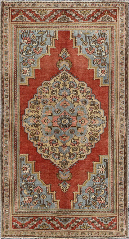 Floral Mid - Century Vintage Turkish Oushak Rug with Medallion in Red, Blue, Cream, rug mtu - 95174, country of origin / type: Turkey / Oushak, circa mid - 20th century This vintage Turkish Oushak rug (circa mid - 20th century) features a unique blend o... - Keivan Woven ArtsTU - MTU - 95174 - 4572Rug
