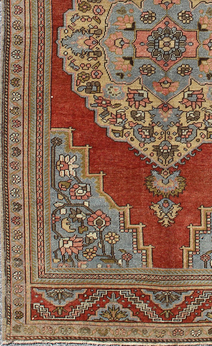 Floral Mid - Century Vintage Turkish Oushak Rug with Medallion in Red, Blue, Cream, rug mtu - 95174, country of origin / type: Turkey / Oushak, circa mid - 20th century This vintage Turkish Oushak rug (circa mid - 20th century) features a unique blend o... - Keivan Woven ArtsTU - MTU - 95174 - 4572Rug