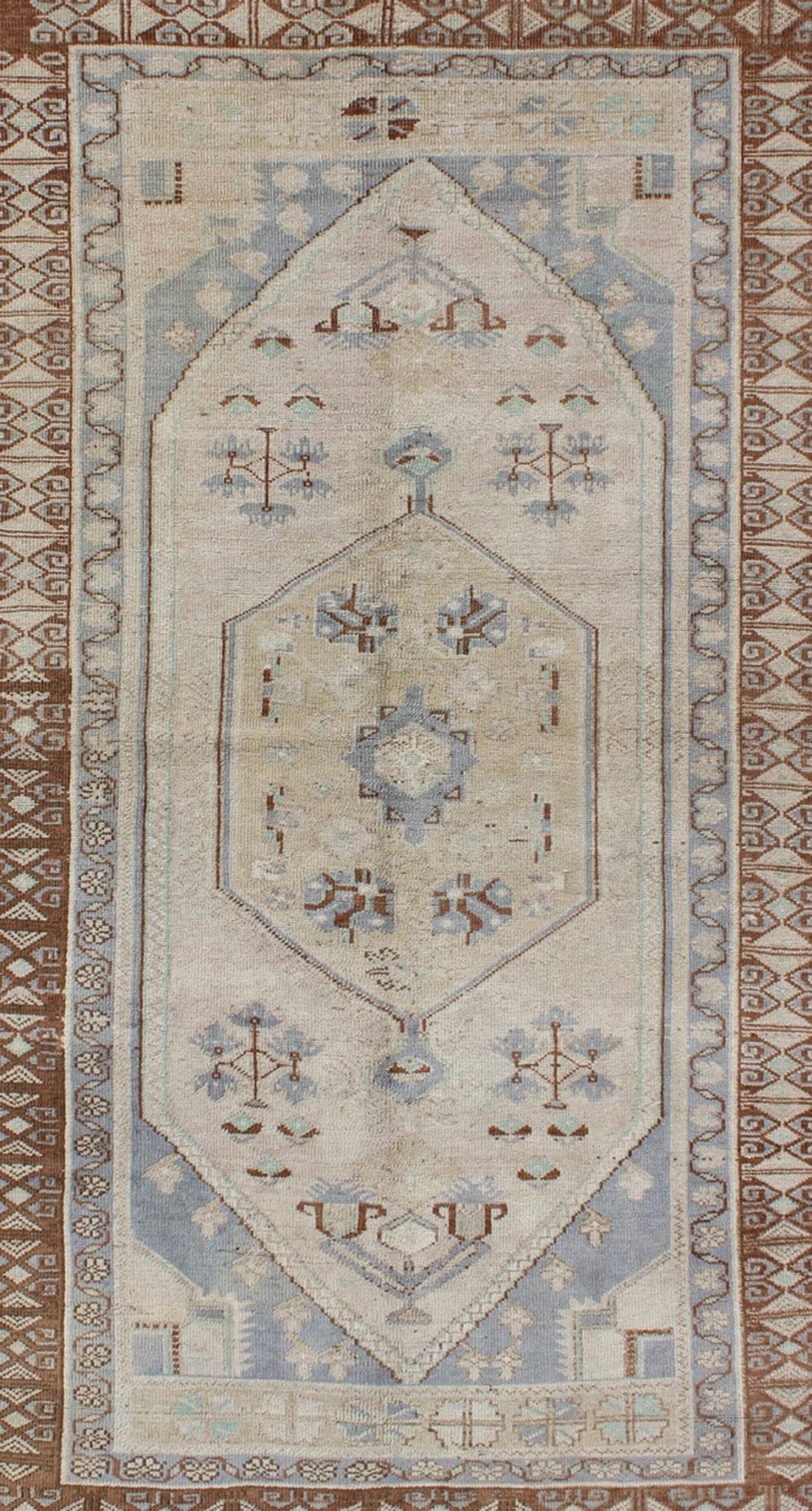 Vintage Turkish Oushak Rug with Tribal Motifs and Medallion, rug mtu - 95175, country of origin / type: Turkey / Oushak, circa mid - 20th century This vintage Turkish Oushak rug, (circa mid - 20th century) features a unique blend of colors and an intr... - Keivan Woven ArtsTU - MTU - 95175 - 4984Rug