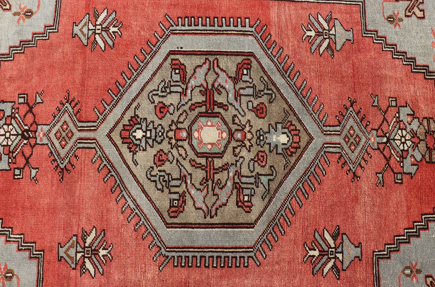 Medallion Vintage Turkish Oushak in Soft Red, Charcoal, Gray and Brown Medallion vintage Turkish Oushak in red, gray, charcoal, and brown, rug TU - NED - 1022 country of origin / type: Turkey / Oushak, circa 1940. This beautiful vintage Ousha... - Keivan Woven ArtsTU - NED - 1022 - 14388Rug