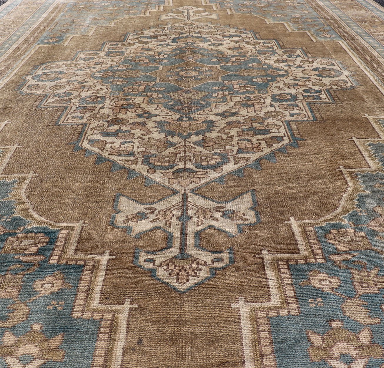 Turkish Oushak Vintage Carpet from Turkey in Golden Brown and Blue Tones Vintage Oushak carpet from Turkey in blue and golden tones, rug TU - NED - 1029, country of origin / type: Turkey / Oushak, circa 1950 This vintage Turkish Oushak rug fe... - Keivan Woven ArtsTU - NED - 1029 - 14396Rug