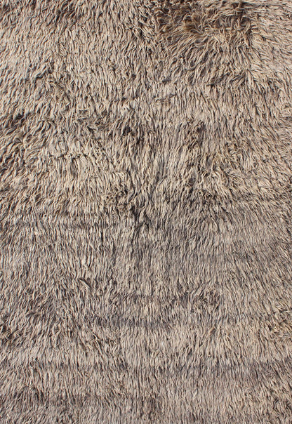 Modern Vintage Turkish Tulu Rug with Open Field in Gray and Cream/Yellow, rug ned - 136582, country of origin / type: Turkey / Tulu, circa mid - 20th century This vintage Tulu rug from Turkey (circa mid - 20th century) is distinguished by a Minimalist... - Keivan Woven ArtsTU - NED - 136582 - 5012Rug