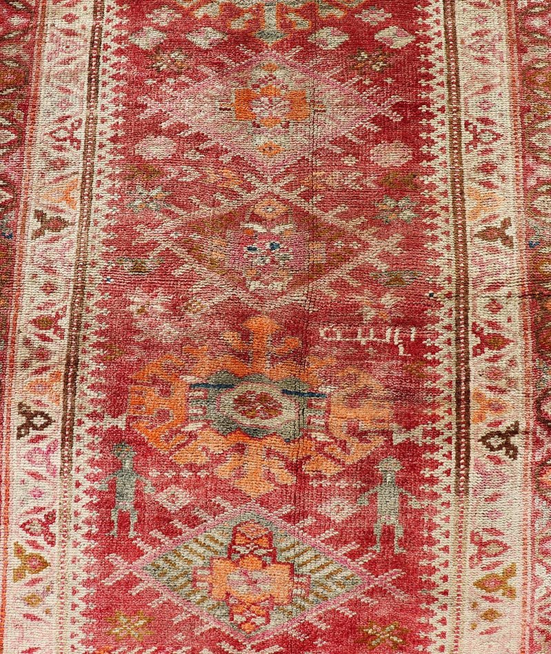 Measures: 3'0 x 15'8 Vintage Turkish Oushak Runner with Geometric Medallion Design in Muted Coral. Keivan Woven Arts / rug TU - NED - 4682, country of origin / type: Turkey / Oushak, circa 1960 This beautiful vintage Oushak runner from 1960s Turkey ... - Keivan Woven ArtsTU - NED - 4682 - 21379Rug