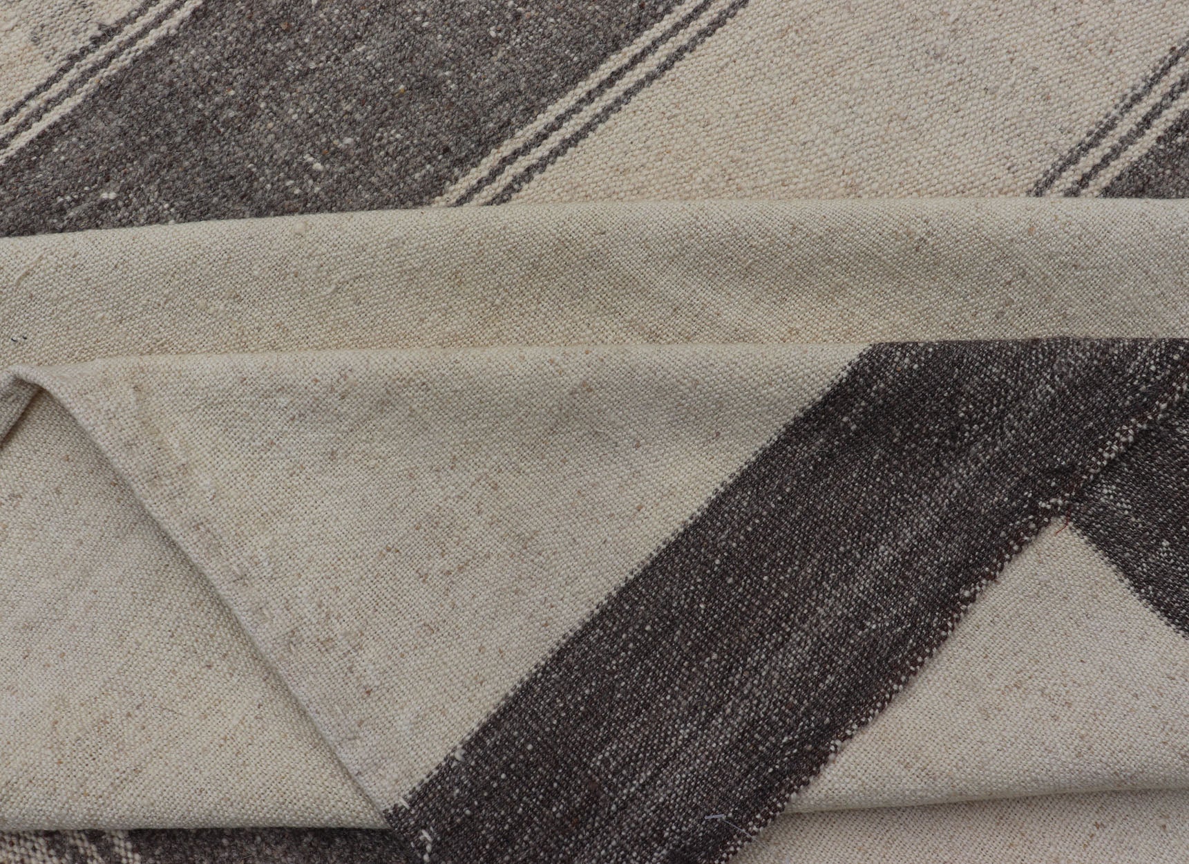 Large Vintage Hand Woven Turkish Kilim Rug With Stripes in Gray, White & Cream Flat - weave Kilim vintage rug from Turkey with stripes in gray, white, taupe, and cream. Keivan Woven Arts / Rug TU - NED - 4971, country of origin / type: Turkey / Kilim,... - Keivan Woven ArtsTU - NED - 4971 - 17190Rug