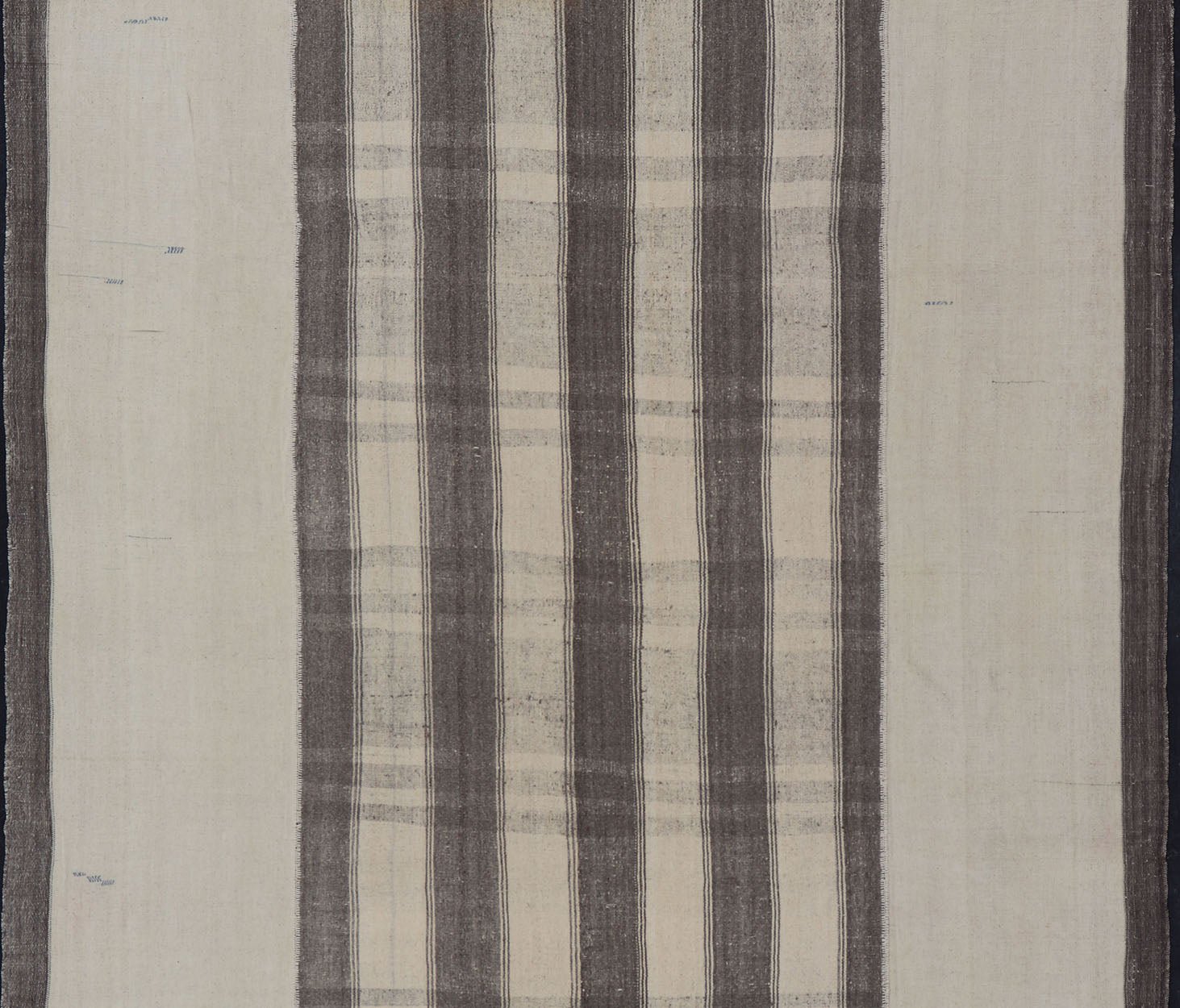Large Vintage Hand Woven Turkish Kilim Rug With Stripes in Gray, White & Cream Flat - weave Kilim vintage rug from Turkey with stripes in gray, white, taupe, and cream. Keivan Woven Arts / Rug TU - NED - 4971, country of origin / type: Turkey / Kilim,... - Keivan Woven ArtsTU - NED - 4971 - 17190Rug