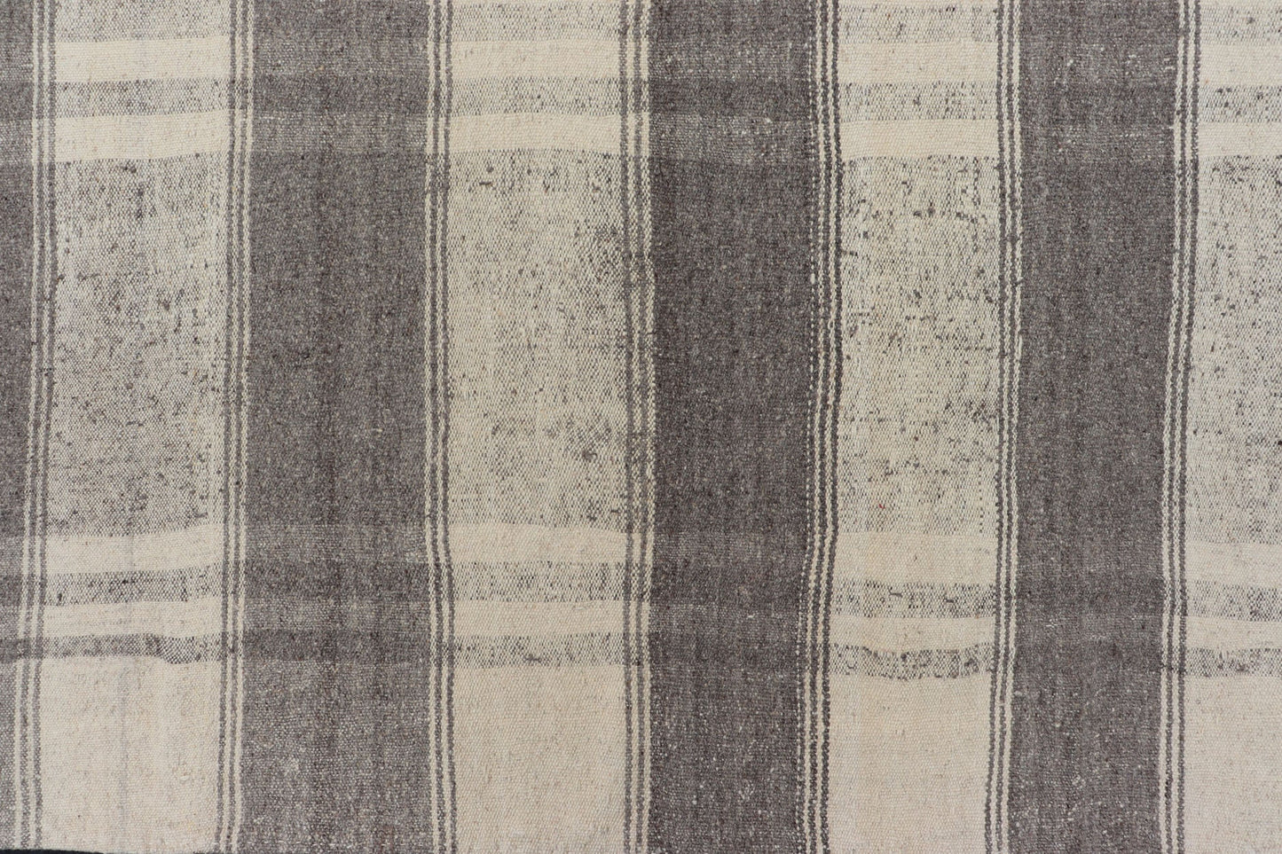 Large Vintage Hand Woven Turkish Kilim Rug With Stripes in Gray, White & Cream Flat - weave Kilim vintage rug from Turkey with stripes in gray, white, taupe, and cream. Keivan Woven Arts / Rug TU - NED - 4971, country of origin / type: Turkey / Kilim,... - Keivan Woven ArtsTU - NED - 4971 - 17190Rug