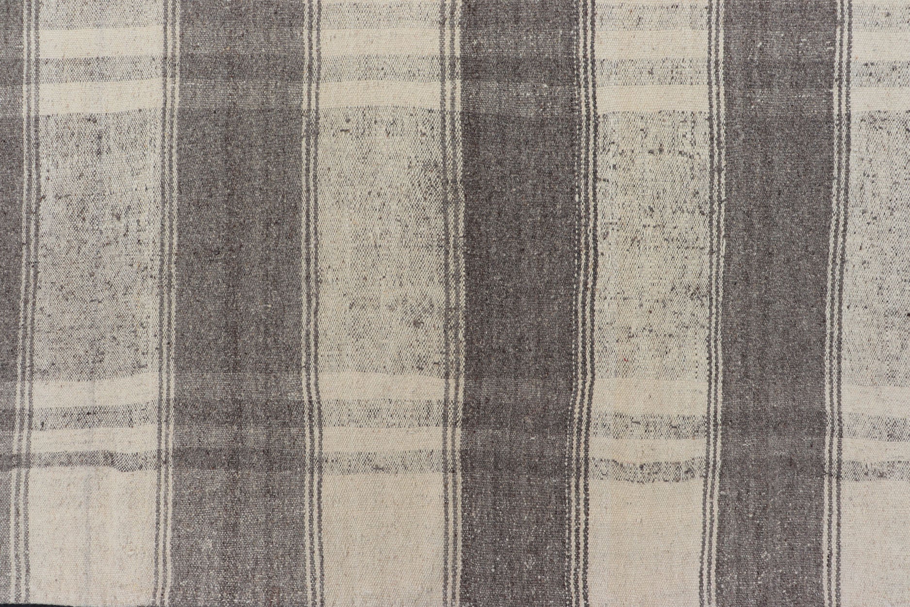 Large Vintage Hand Woven Turkish Kilim Rug With Stripes in Gray, White & Cream Flat - weave Kilim vintage rug from Turkey with stripes in gray, white, taupe, and cream. Keivan Woven Arts / Rug TU - NED - 4971, country of origin / type: Turkey / Kilim,... - Keivan Woven ArtsTU - NED - 4971 - 17190Rug