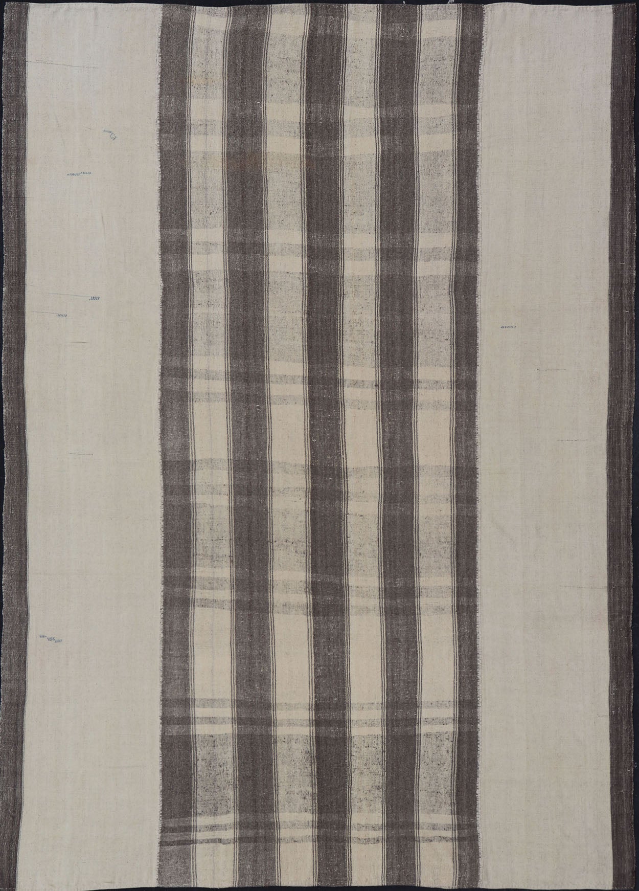 Large Vintage Hand Woven Turkish Kilim Rug With Stripes in Gray, White & Cream Flat - weave Kilim vintage rug from Turkey with stripes in gray, white, taupe, and cream. Keivan Woven Arts / Rug TU - NED - 4971, country of origin / type: Turkey / Kilim,... - Keivan Woven ArtsTU - NED - 4971 - 17190Rug