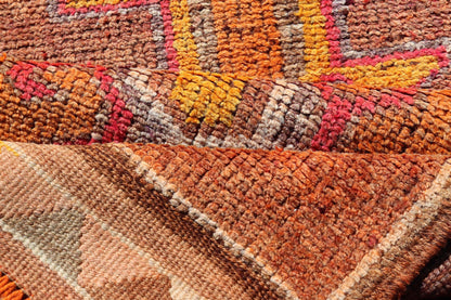 Measures: 2'9 x 11'0 Vintage Turkish Runner with Large Medallion Kurdish Design in Earthy Tones. Keivan Woven Arts / rug TU - NED - 5021, country of origin / type: Turkey / Oushak, circa 1960. This beautiful vintage Oushak runner from 1960s Turkey f... - Keivan Woven ArtsTU - NED - 5021 - 22267Rug