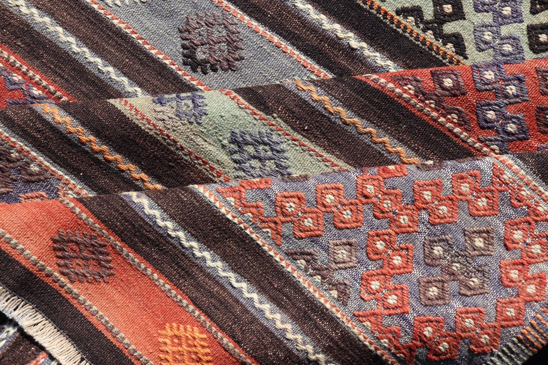 Measures: 6'0 x 10'8 Vintage Turkish Embroidered Large Gallery Kilim Rug with Stripe Design. Keivan Woven Arts / rug TU - NED - 5027, country of origin / type: Turkey / Kilim, circa Mid - 20th Century. Woven during the mid - 20th century in Turkey, this... - Keivan Woven ArtsTU - NED - 5027 - 22303Rug