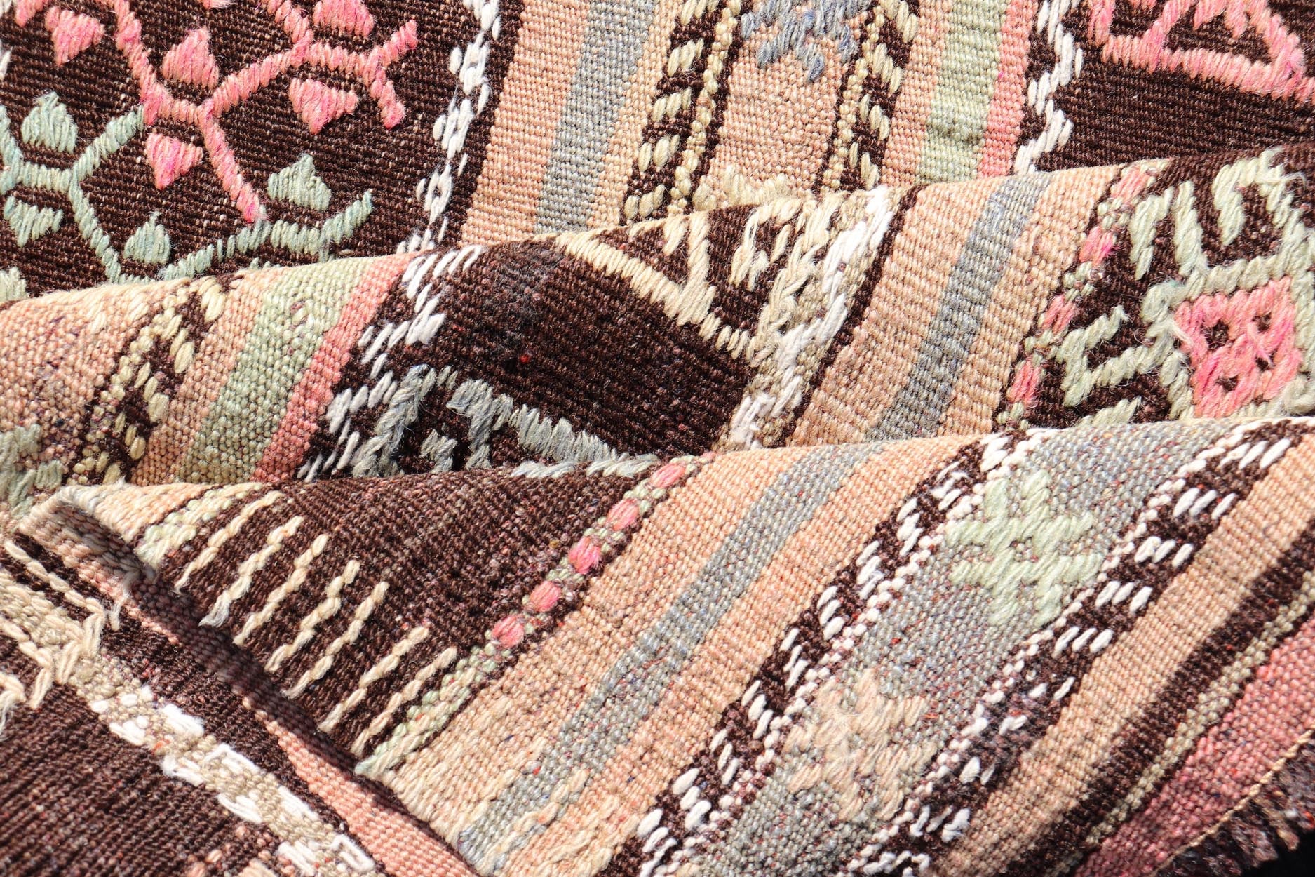 Striped Hand Woven Vintage Turkish small Kilim with Geometric Designs in Dark Brown. Keivan Woven Arts / rug TU - NED - 5037, country of origin / type: Turkey / Kilim, circa mid - 20th Century. Measures: 2'6 x 4'7 This flat - woven Kilim from Tu... - Keivan Woven ArtsTU - NED - 5037 - 22327Rug