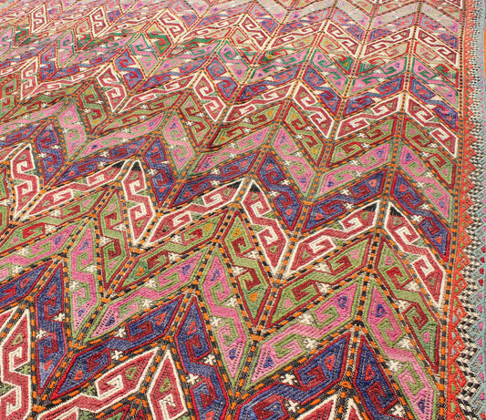 Colorful Vintage Turkish Embroidered Flat - Weave With All - Over Tribal Design well suited for a modern setting or modern interiors as well as mountain houses. Tribal vintage Embroidered Flat - Weave in Modern design. Vintage Turkish flat - weave Tr... - Keivan Woven ArtsTU - NED - 566 - 6899