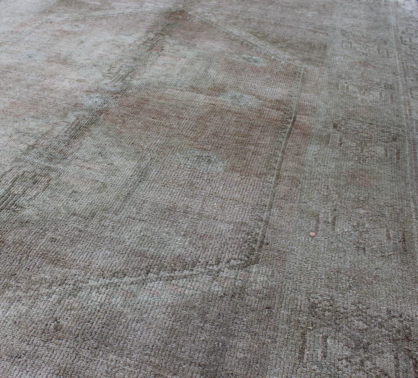 Faded Vintage Turkish Oushak rug with Central Medallion in gray and berry, rug tu - trs - 136508, country of origin / type: Turkey / Oushak, circa 1940 This sublime and enchanting vintage rug, a gorgeous Oushak rug made in Turkey during the mid - 20th... - Keivan Woven ArtsTU - TRS - 136508 - 5088Rug