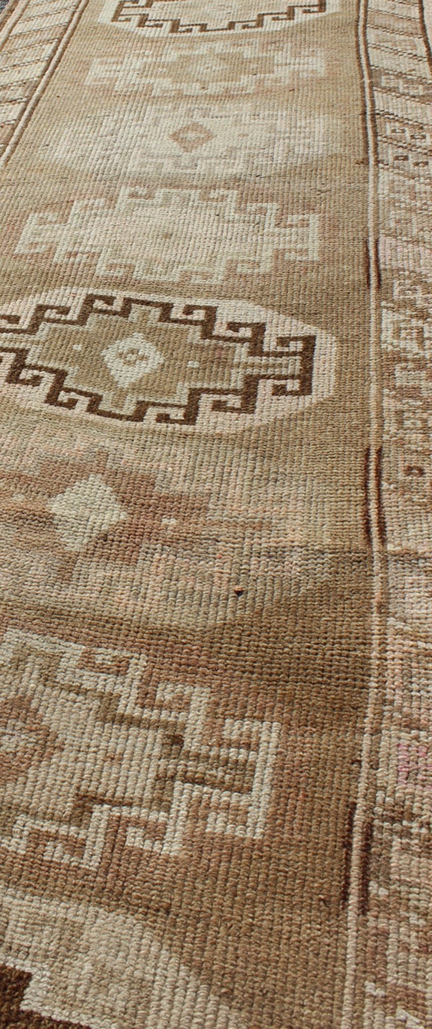 Long vintage Turkish runner with taupe, cream, brown stacked medallions, rug tu - trs - 136522, country of origin / type: Turkey / Oushak, circa 1930 This long vintage Turkish gallery rug (circa 1930) features a unique blend of colors and an intrica... - Keivan Woven ArtsTU - TRS - 136522 - 5112Rug