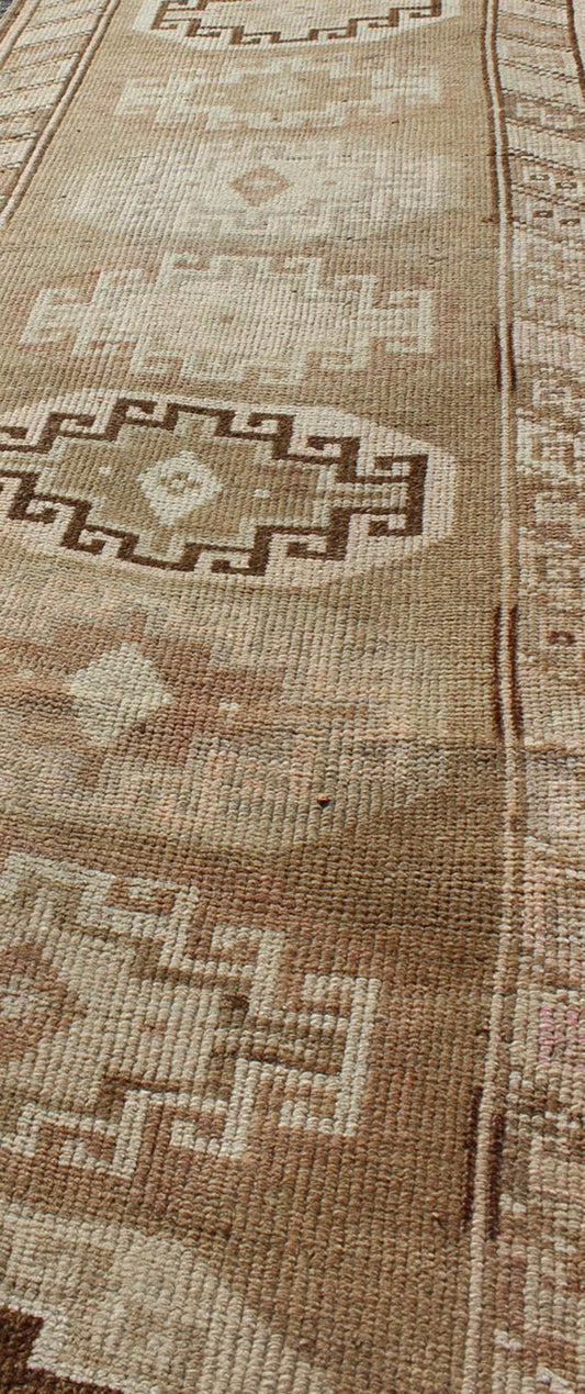 Long vintage Turkish runner with taupe, cream, brown stacked medallions, rug tu - trs - 136522, country of origin / type: Turkey / Oushak, circa 1930 This long vintage Turkish gallery rug (circa 1930) features a unique blend of colors and an intrica... - Keivan Woven ArtsTU - TRS - 136522 - 5112