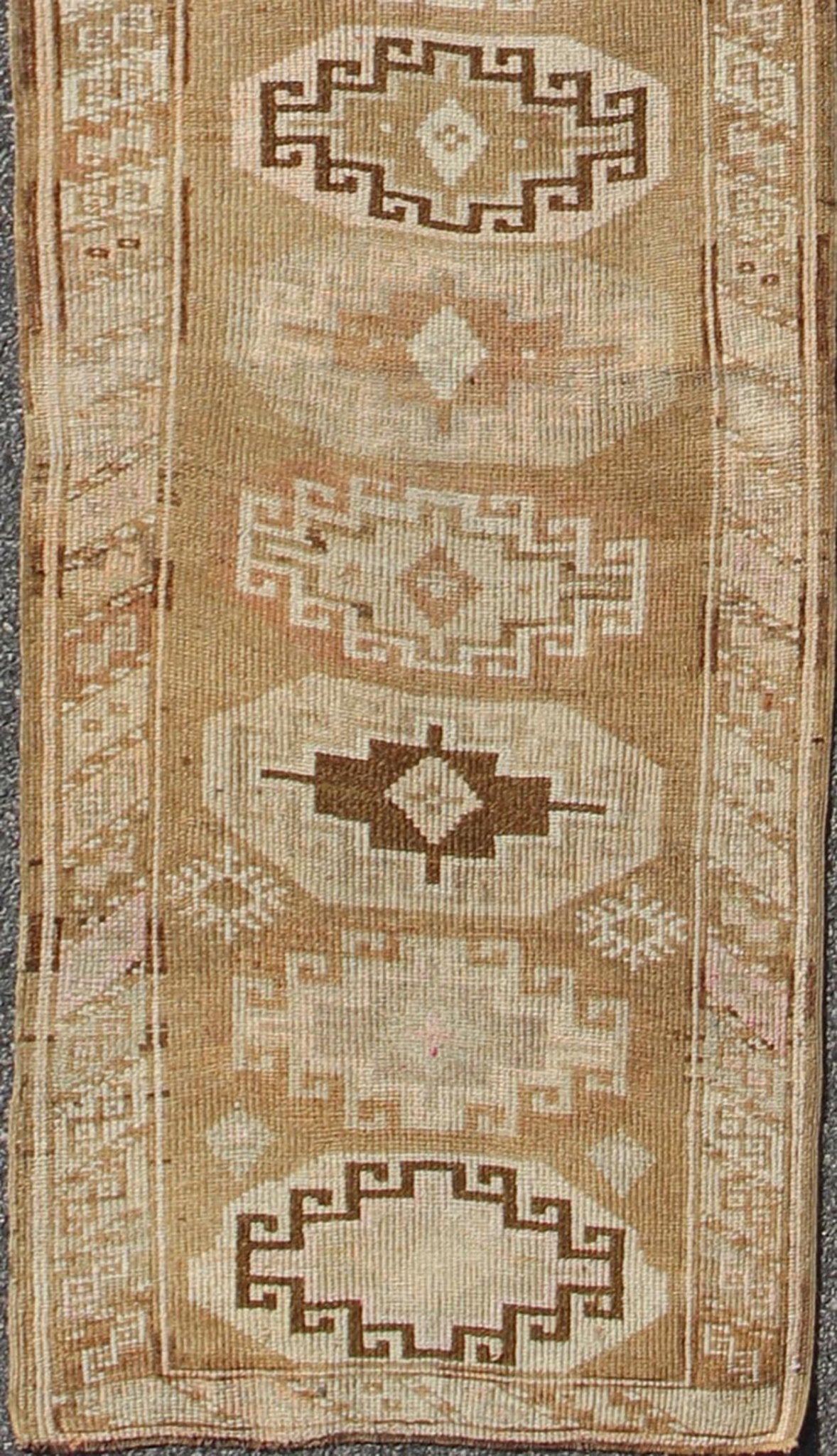Long vintage Turkish runner with taupe, cream, brown stacked medallions, rug tu - trs - 136522, country of origin / type: Turkey / Oushak, circa 1930 This long vintage Turkish gallery rug (circa 1930) features a unique blend of colors and an intrica... - Keivan Woven ArtsTU - TRS - 136522 - 5112Rug