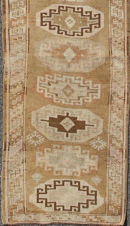 Long vintage Turkish runner with taupe, cream, brown stacked medallions, rug tu - trs - 136522, country of origin / type: Turkey / Oushak, circa 1930 This long vintage Turkish gallery rug (circa 1930) features a unique blend of colors and an intrica... - Keivan Woven ArtsTU - TRS - 136522 - 5112Rug