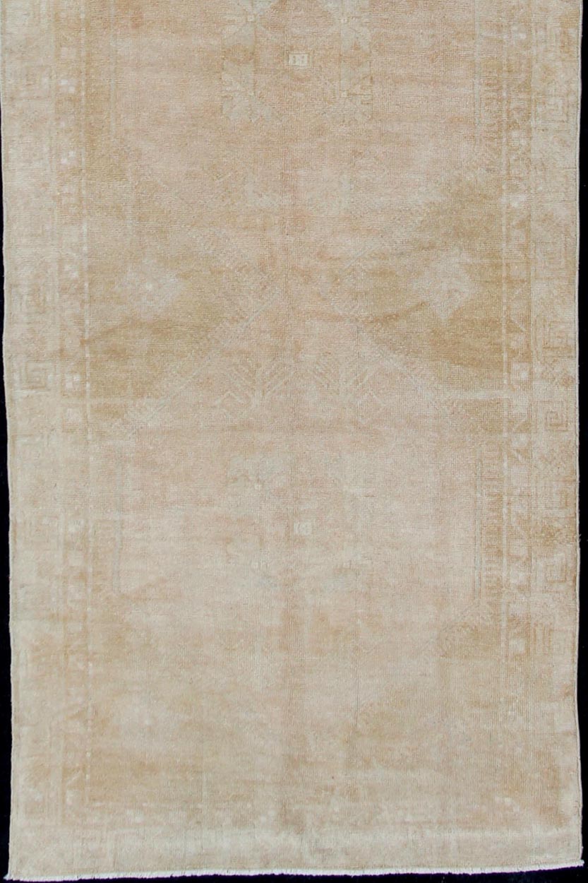 Vintage Hand Knotted Oushak Runner With Subdued Design and Neutral Color Palette Multi - medallion vintage runner with Medallion design, Keivan Woven Arts / rug tu - TRS - 165971, country of origin / type: Turkey / Oushak, circa 1940 This subdu... - Keivan Woven ArtsTU - TRS - 165971 - 11415Rug