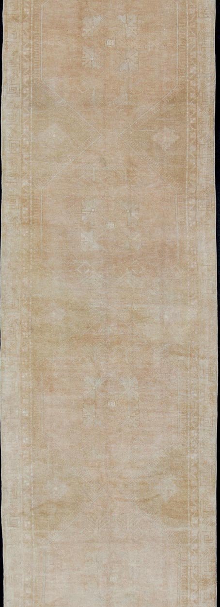 Vintage Hand Knotted Oushak Runner With Subdued Design and Neutral Color Palette Multi - medallion vintage runner with Medallion design, Keivan Woven Arts / rug tu - TRS - 165971, country of origin / type: Turkey / Oushak, circa 1940 This subdu... - Keivan Woven ArtsTU - TRS - 165971 - 11415Rug
