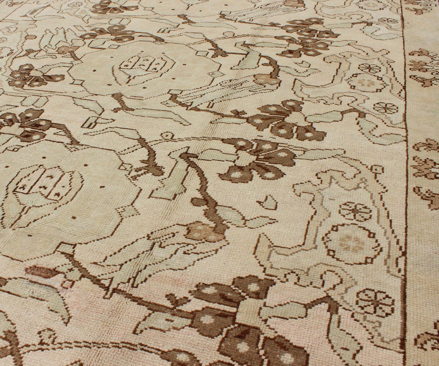 All - over entwined blossoms vintage Turkish Oushak rug in brown, taupe, cream, rug tu - TRS - 3257, country of origin / type: Turkey / Oushak, circa 1940. Keivan Woven Arts, Set on an airy cream - colored background with an all - over pattern, this bea... - Keivan Woven ArtsTU - TRS - 3257 - 6412Rug