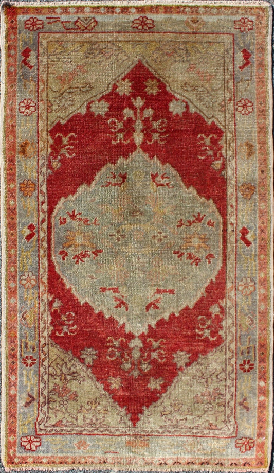 Floral Mid - Century Vintage Turkish Oushak Rug with Medallion in Red and Gray Measures: 2'7'' x 4'6''. This vintage Turkish Oushak rug (circa mid - 20th century) features a unique blend of colors and an intricately beautiful design. The central ... - Keivan Woven ArtsTU - TRS - 4637 - 7747