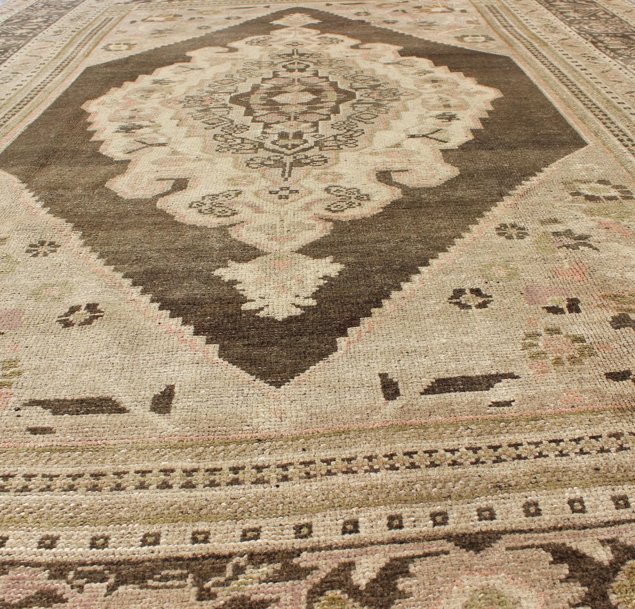 Measures: 6.1 x 9.8 Set on a muddy green background, this vintage Turkish Oushak displays a rustic diamond medallion decorated with vines and flora. The darker border homes similar stylizations of floral motifs commonly seen with Oushaks from th... - Keivan Woven ArtsTU - TRS - 95003 - 3880Rug
