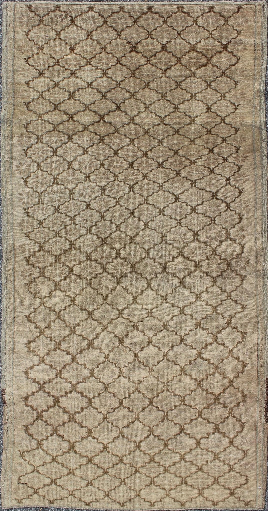 Muted Oushak with All - Over Tribal Design in Light Tones of Taupe and Browns Vintage Turkish Oushak with geometric motifs, Keivan Woven Arts / rug TU - TRS - 95018, country of origin / type: Turkey / Oushak, circa 1940 This magnificent Oushak ... - Keivan Woven ArtsTU - TRS - 95018 - 3870Rug