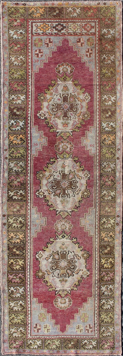 Berry tri - medallion vintage Turkey Oushak runner with gray, camel, blush accents, rug tu - trs - 95153, country of origin / type: Turkey / Oushak, circa 1940 This vintage Turkish Oushak runner (circa mid - 20th century) features a central tri - medallio... - Keivan Woven ArtsTU - TRS - 95153 - 5345Rug
