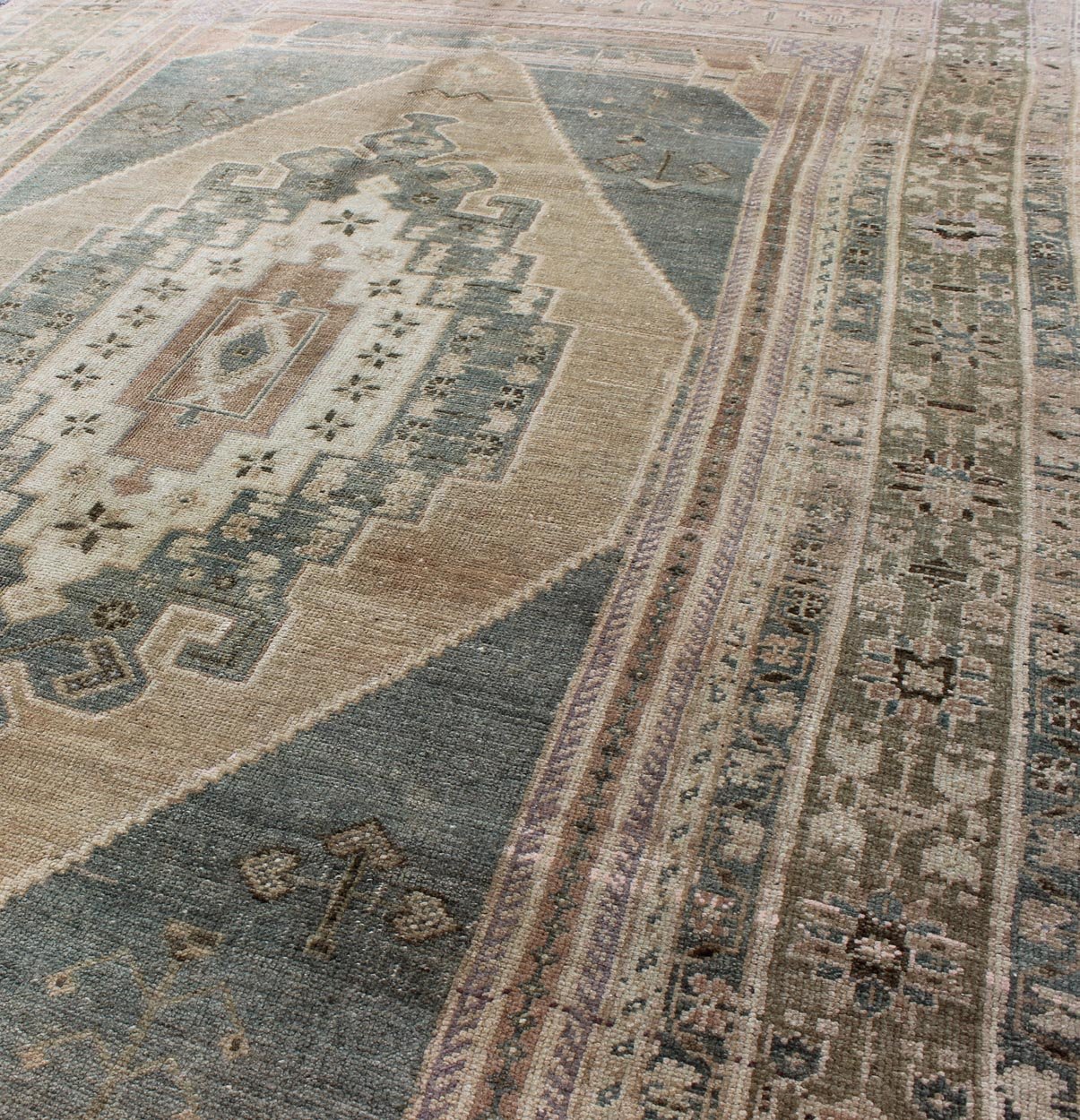 Vintage Oushak in Gray Green, Beige, Camel Background and Light Green Border . Vintage Oushak in Gray Green, Beige, Camel Background and Light Green Border. Rug / TU - UGU - 136007 This unique Turkish Oushak has a Gray green background along ... - Keivan Woven ArtsTU - UGU - 136007 - 4664Rug