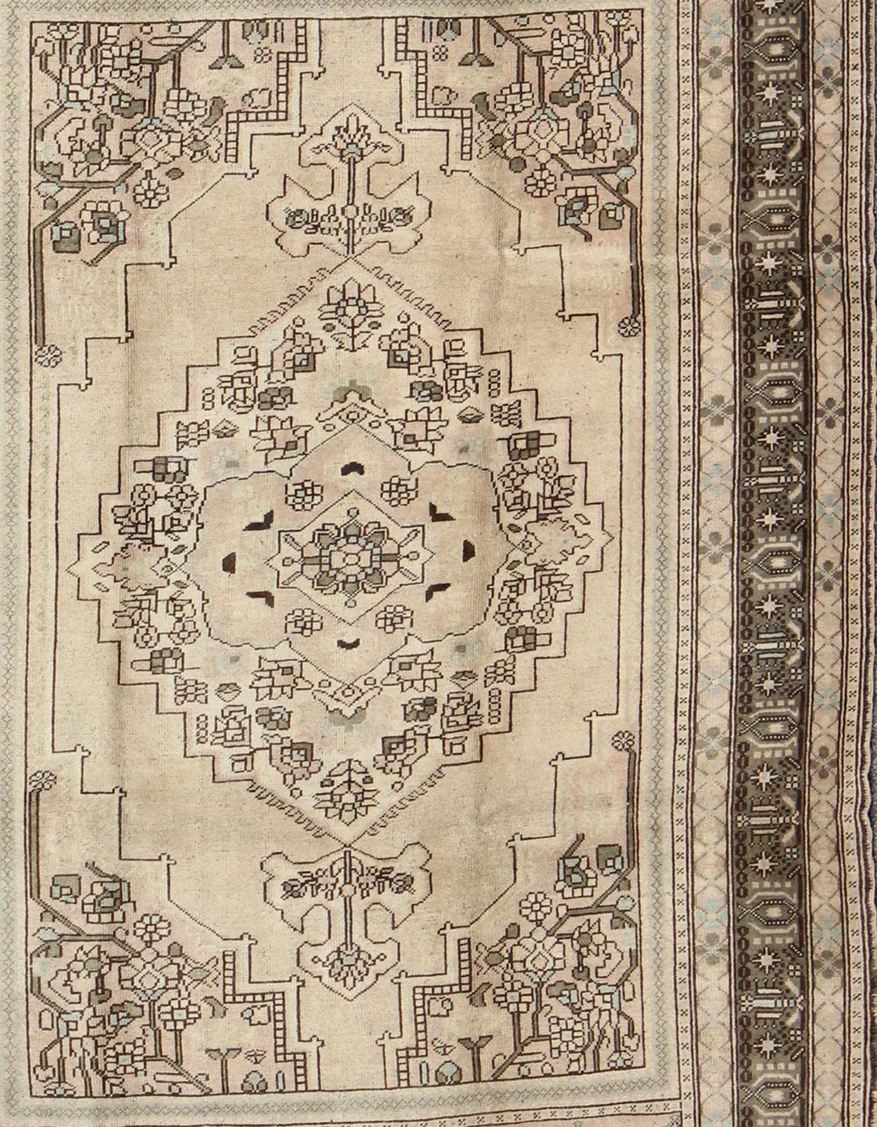 Vintage Turkish Oushak Rug with Center Medallion Design in Earthy Colors This striking vintage Turkish Oushak rug bears a neutral beige colored body that is highlighted by a dazzling design drawn in darker neutral earth tones. A large - scale med... - Keivan Woven ArtsTU - UGU - 136012 - 4680Rug