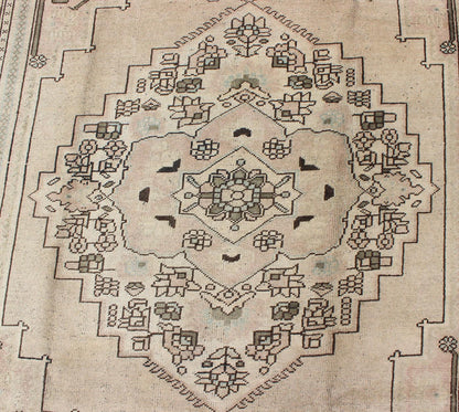 Vintage Turkish Oushak Rug with Center Medallion Design in Earthy Colors This striking vintage Turkish Oushak rug bears a neutral beige colored body that is highlighted by a dazzling design drawn in darker neutral earth tones. A large - scale med... - Keivan Woven ArtsTU - UGU - 136012 - 4680Rug