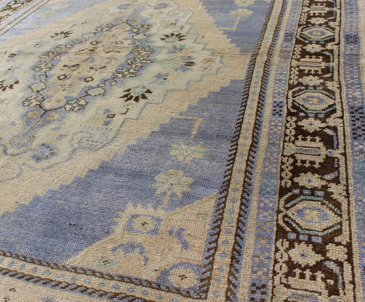 Light Purple and Cream Vintage Turkish Oushak Rug with Medallion Design, Light Purple and Cream Vintage Turkish Oushak Rug with Medallion Design, Keivan Woven Arts / rug ugu - 136089, country of origin / type: Turkey / Oushak, circa mid - 20th century ... - Keivan Woven ArtsTU - UGU - 136089 - 4686Rug